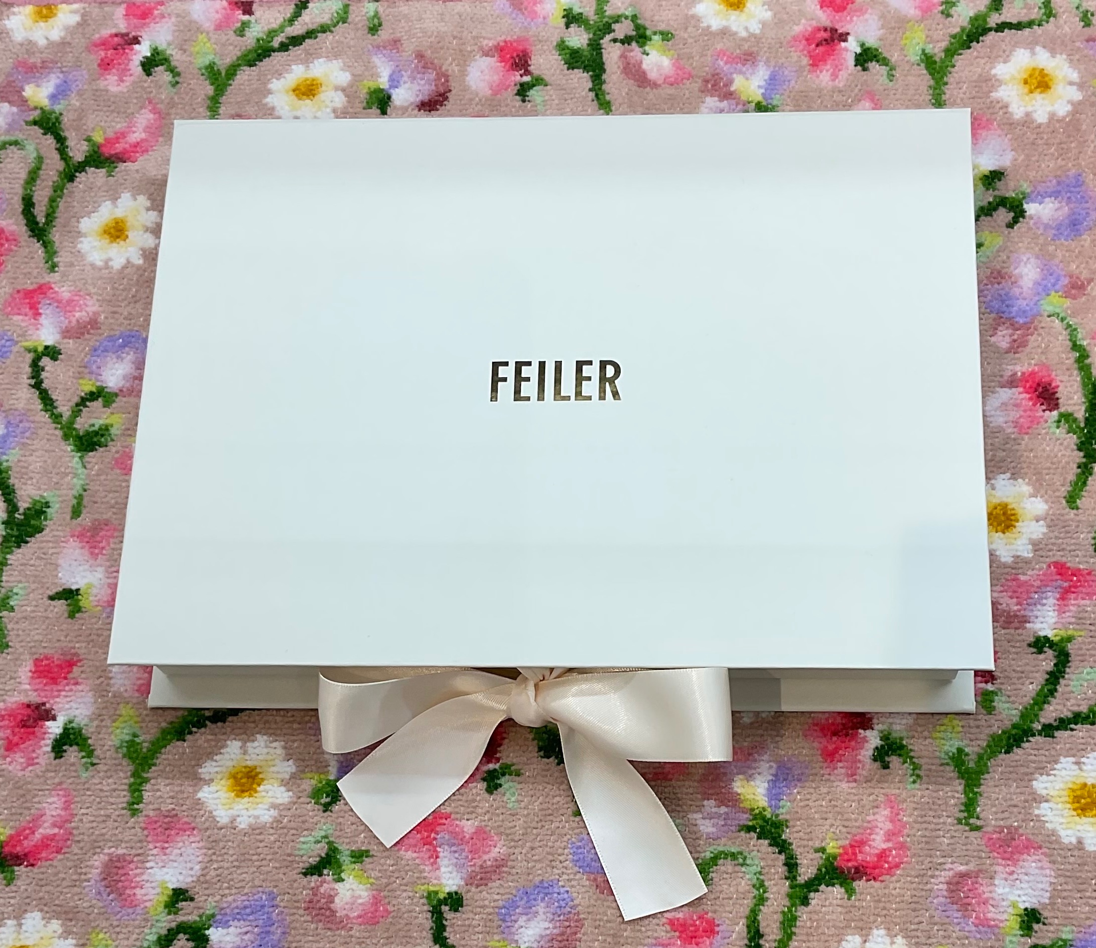 フェイラー』母の日🎀贈り物の定番 ハンカチ＆ポーチセット