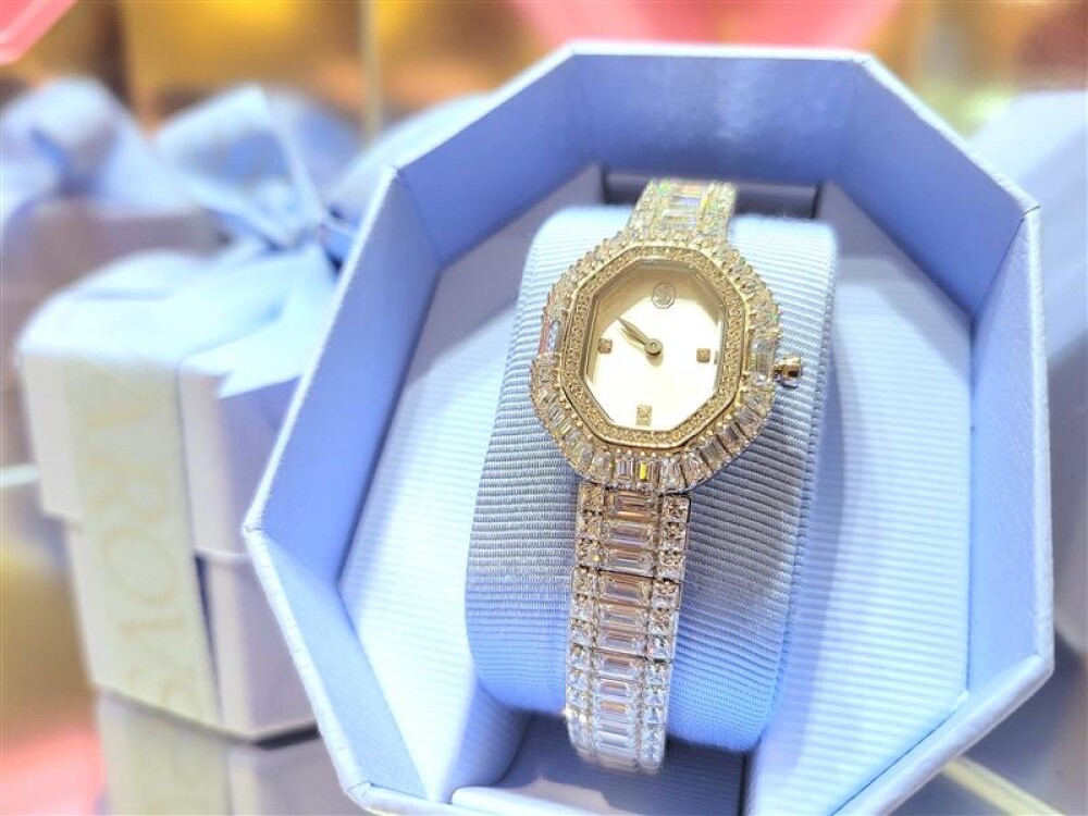 ✨新作Octagon Swarovski watch✨ | スワロフスキー | 大丸梅田店公式