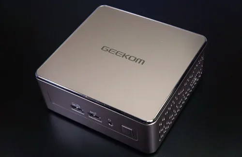 超小型ミニPC GEEKOM Mini IT11のレビュー！i7-11390H/32GB/1TBで液晶