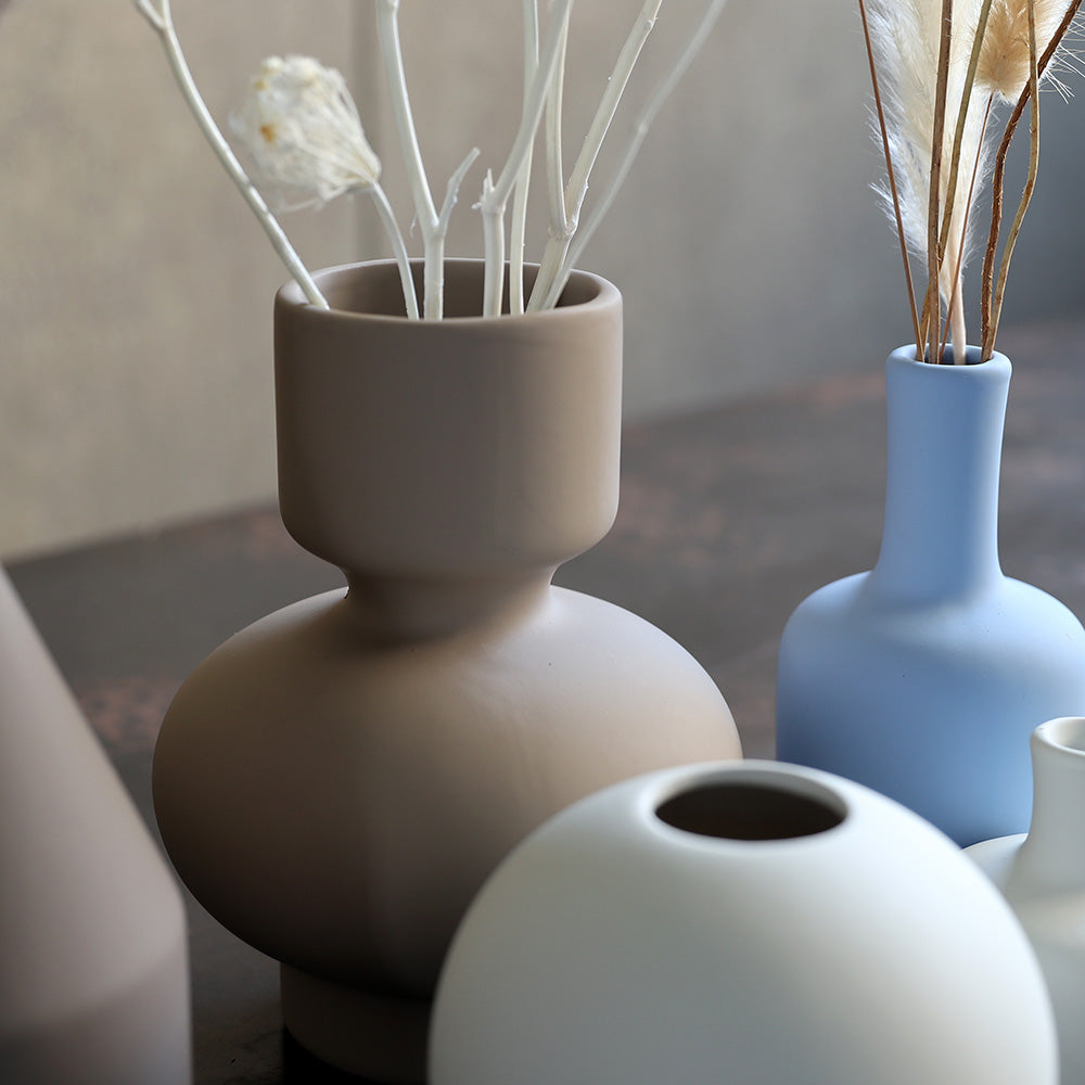 花が感じる 陶器の優しさと 美しさ。ラバー塗装された一輪挿し Selene