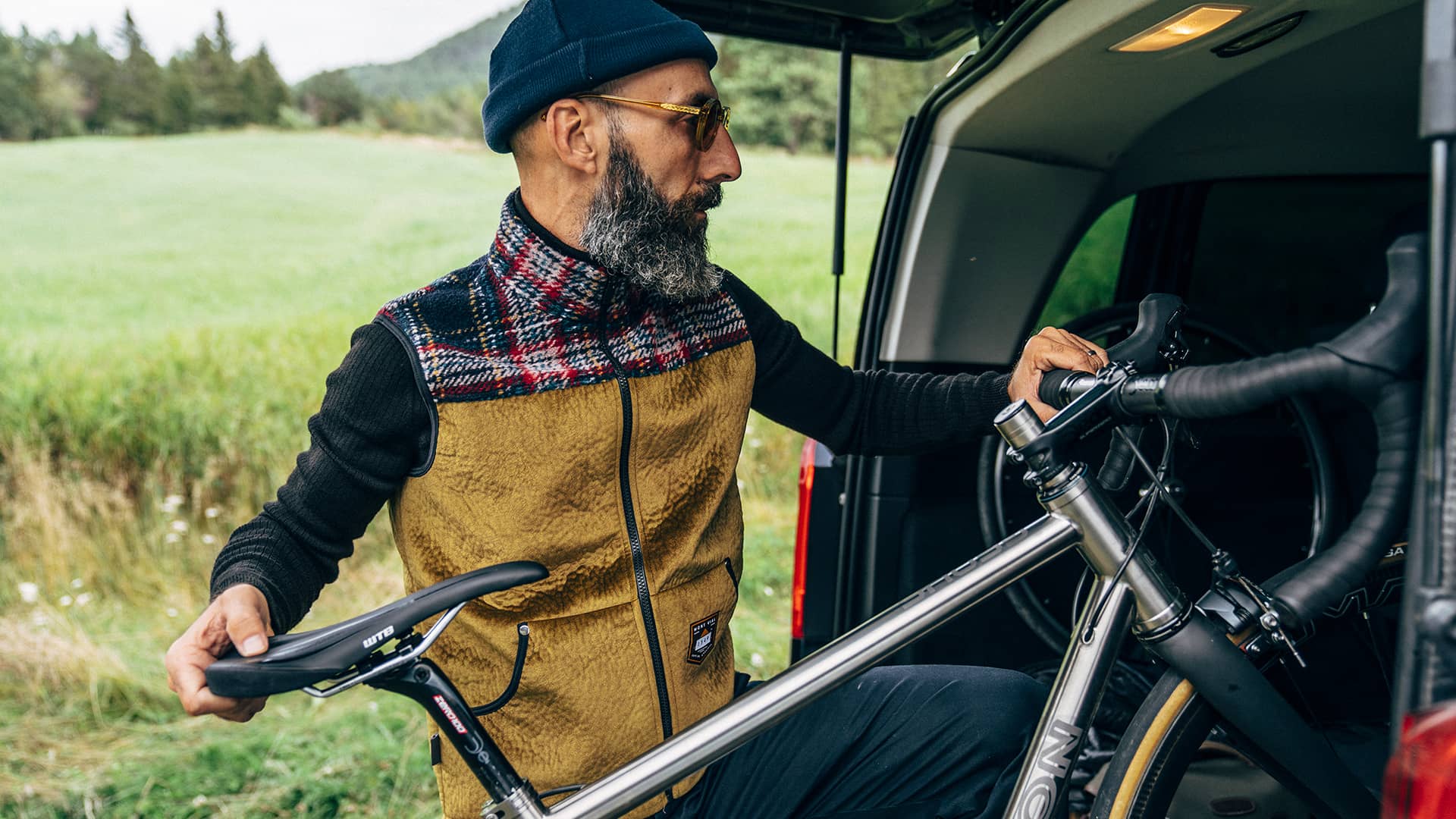 Café Du Cycliste Lisette Outdoor Vest in Golden Brown - Unisex – DSTNC