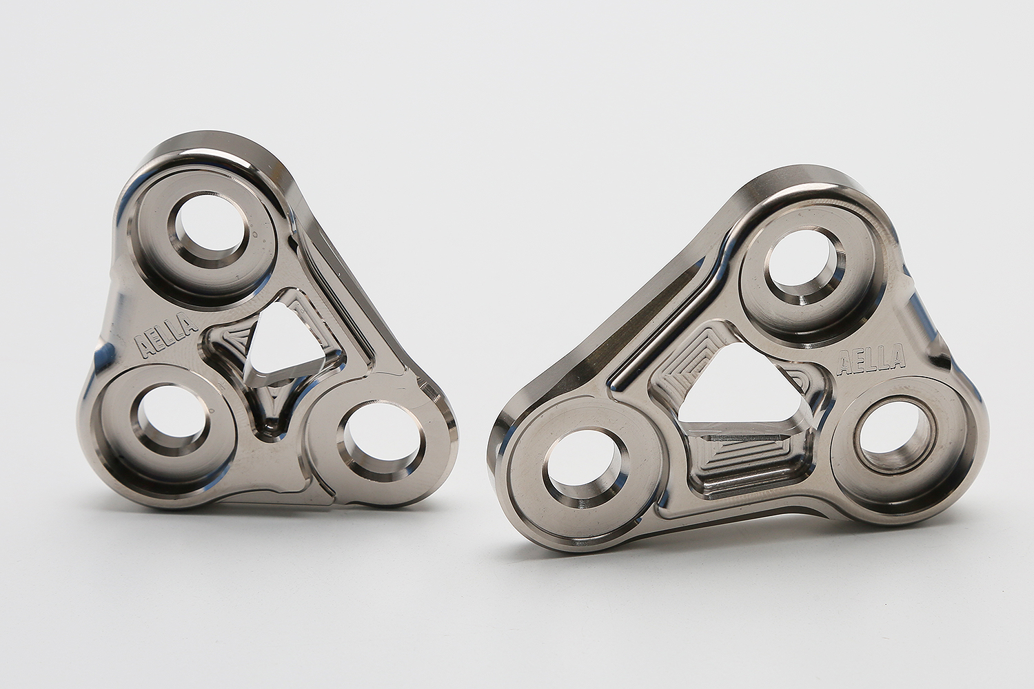 エンジンハンガー・アッパー (Kawasaki Z900RS) 無電解ニッケルめっき