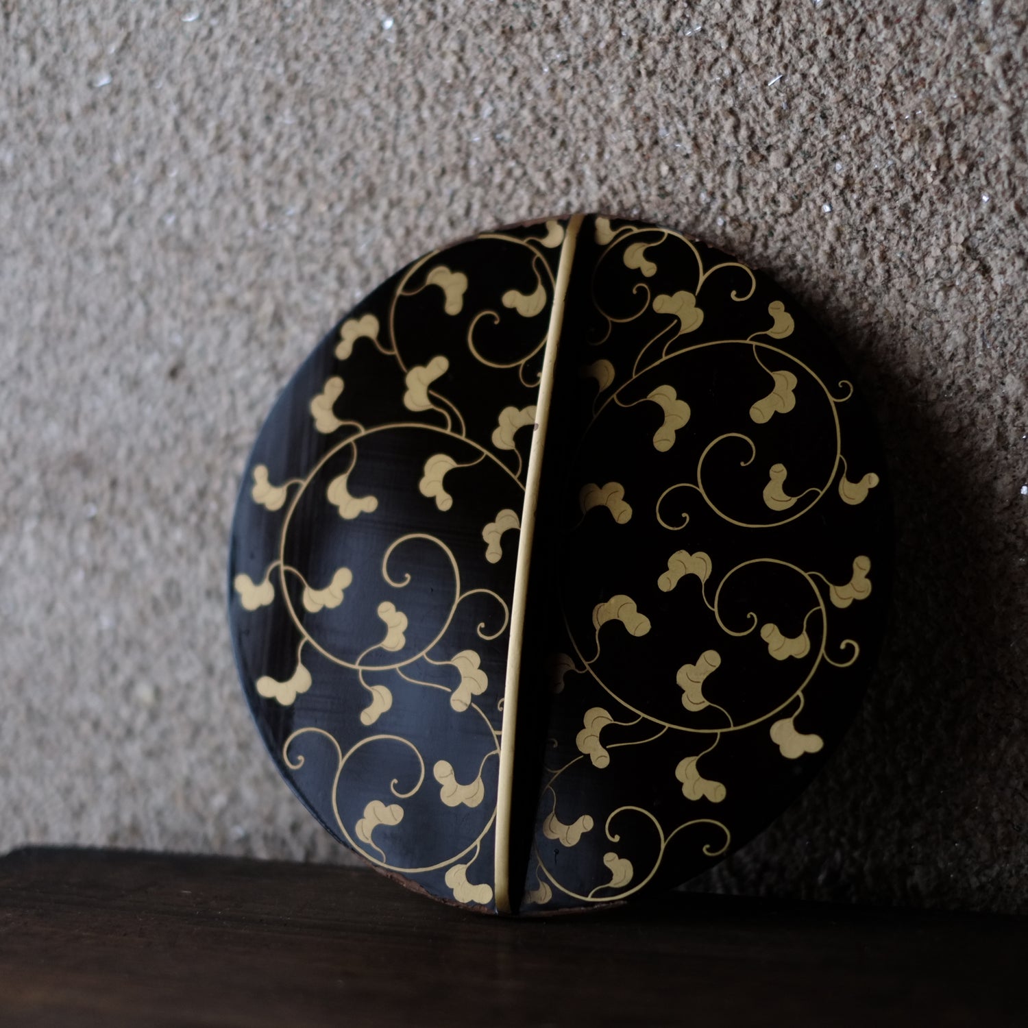 時代 鉄地漆唐草蒔絵 燗鍋 銚子 (明治期頃) 時代箱付 – 逢季荘