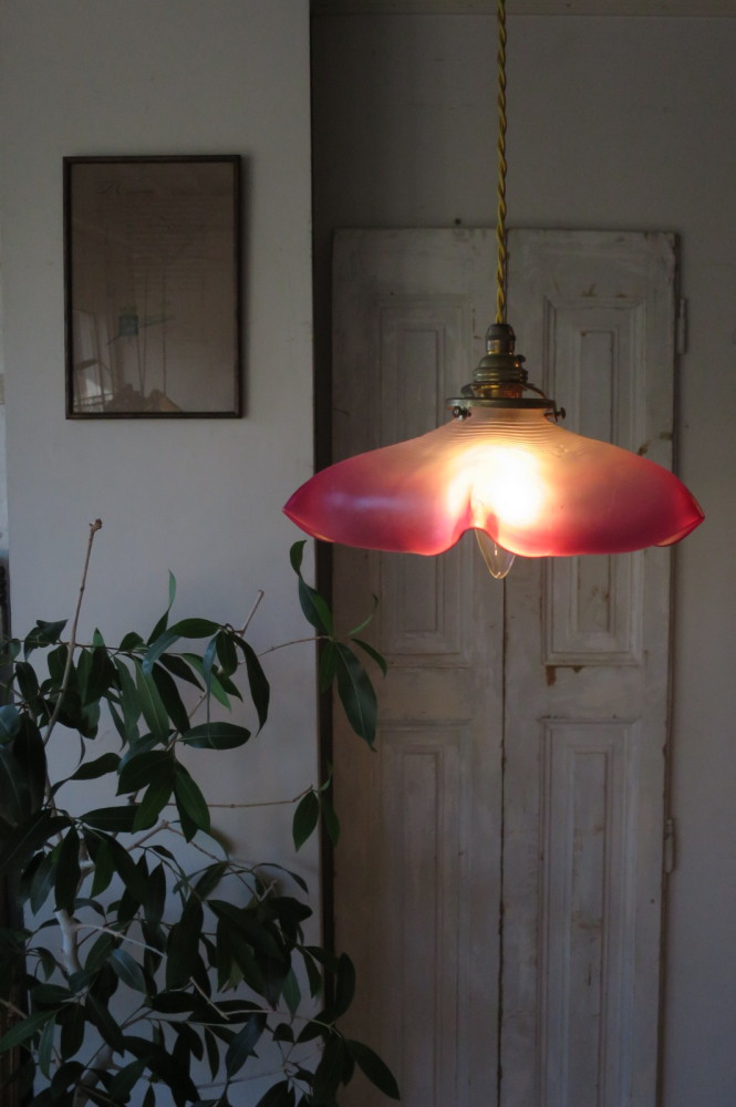 西洋アンティーク ペンダントライト フリルガラスシェード ピンク