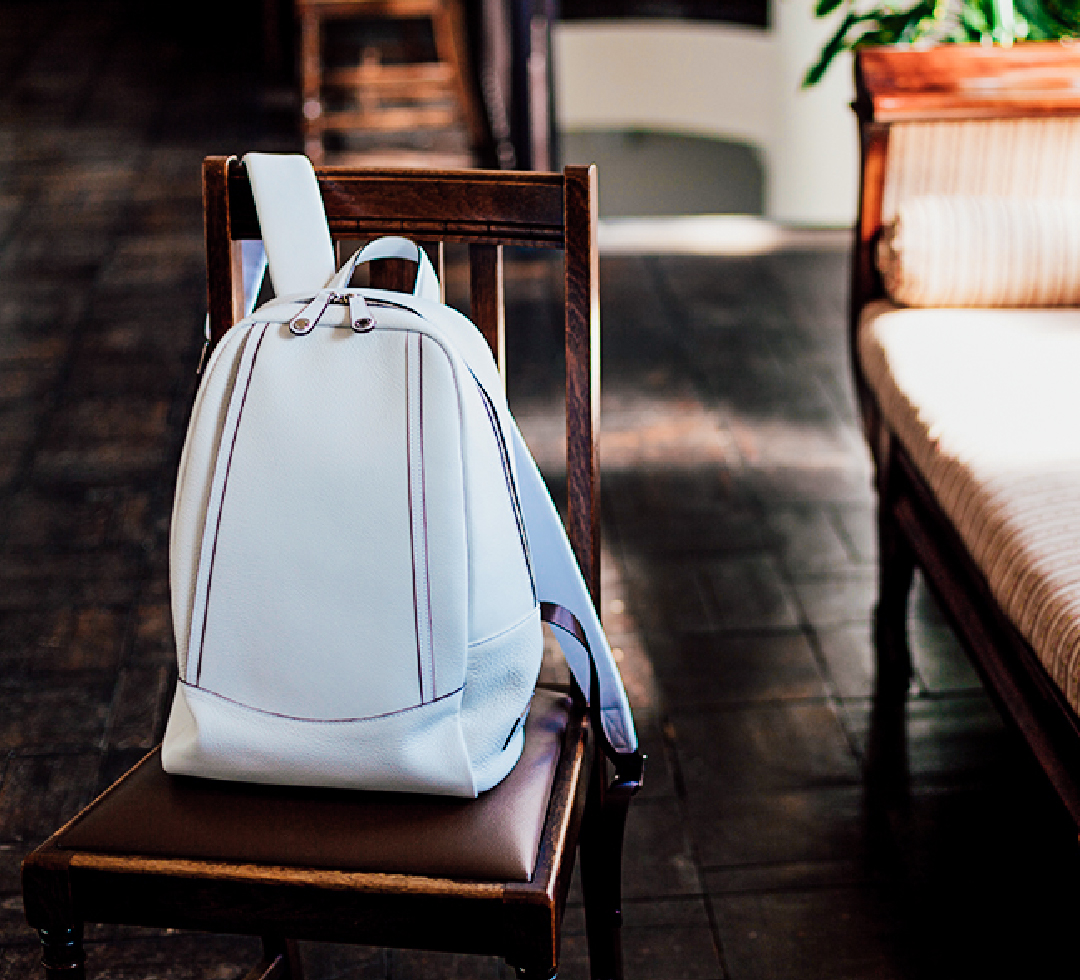 極美品！豊岡鞄 CREEZAN 白 リュックサック 撥水加工 レザー 男女