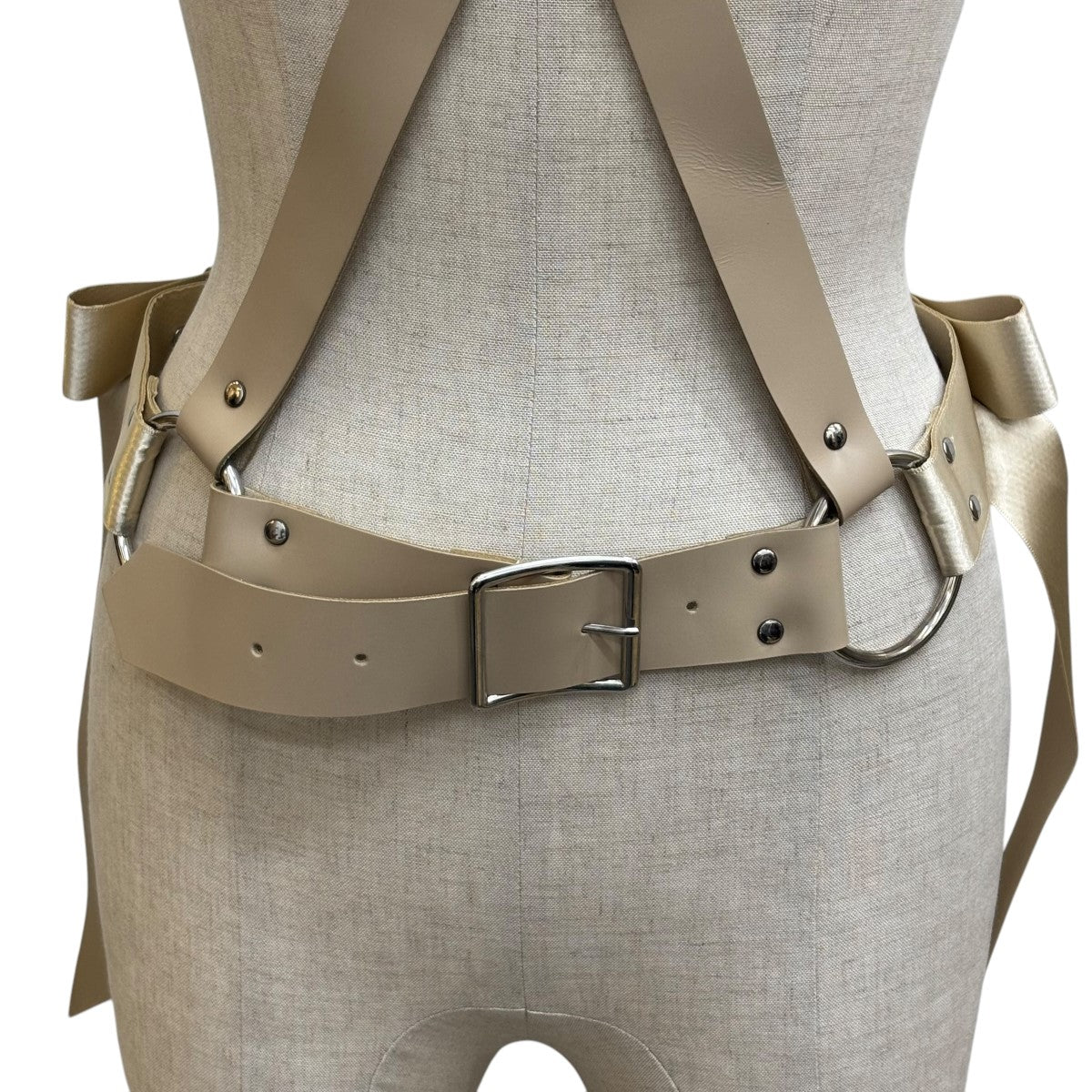 noir kei ninomiya(ノワールケイニノミヤ) 22SSサテン リボンハーネス