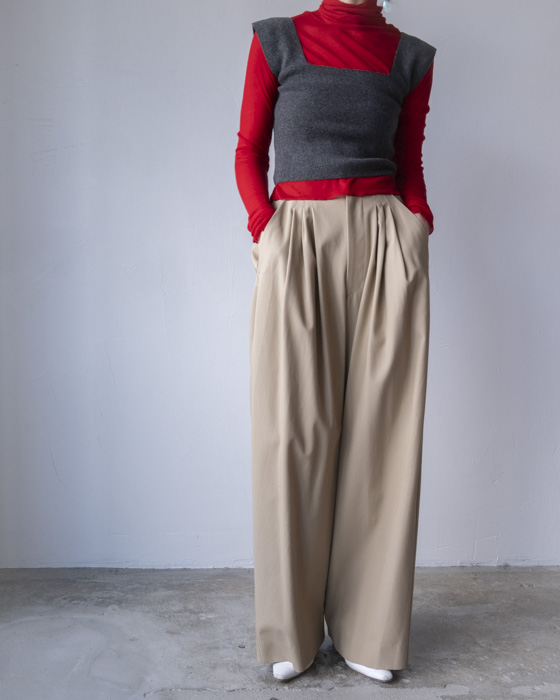 VONIQUE / villd/ chino tuck pants (beige)