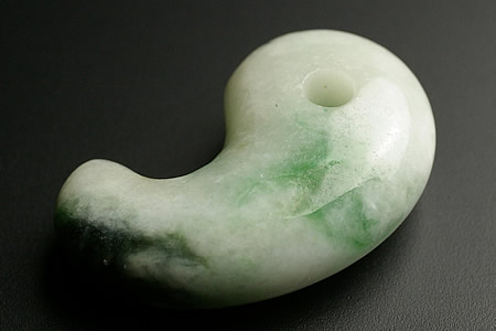 楽天市場】糸魚川 産 高級 本翡翠 『 大勾玉 』 鑑定書付き 国産 天然