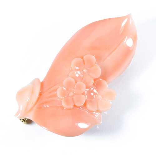 珊瑚 本さんご ブローチ 珊瑚 花 彫刻 翡翠 葉 彫刻 フラワーモチーフ