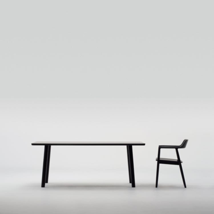 ヒロシマ アームチェア(板座 / オーク / ナチュラルブラック) | マルニ