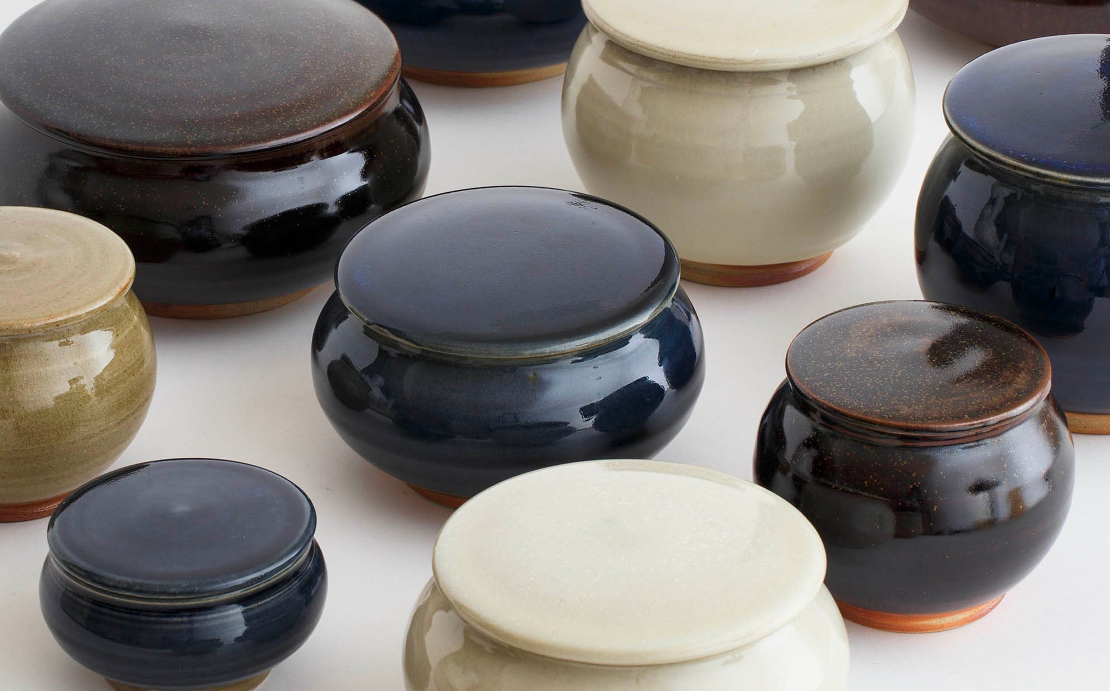 Iwami - 黒飴釉 - 蓋付平鉢