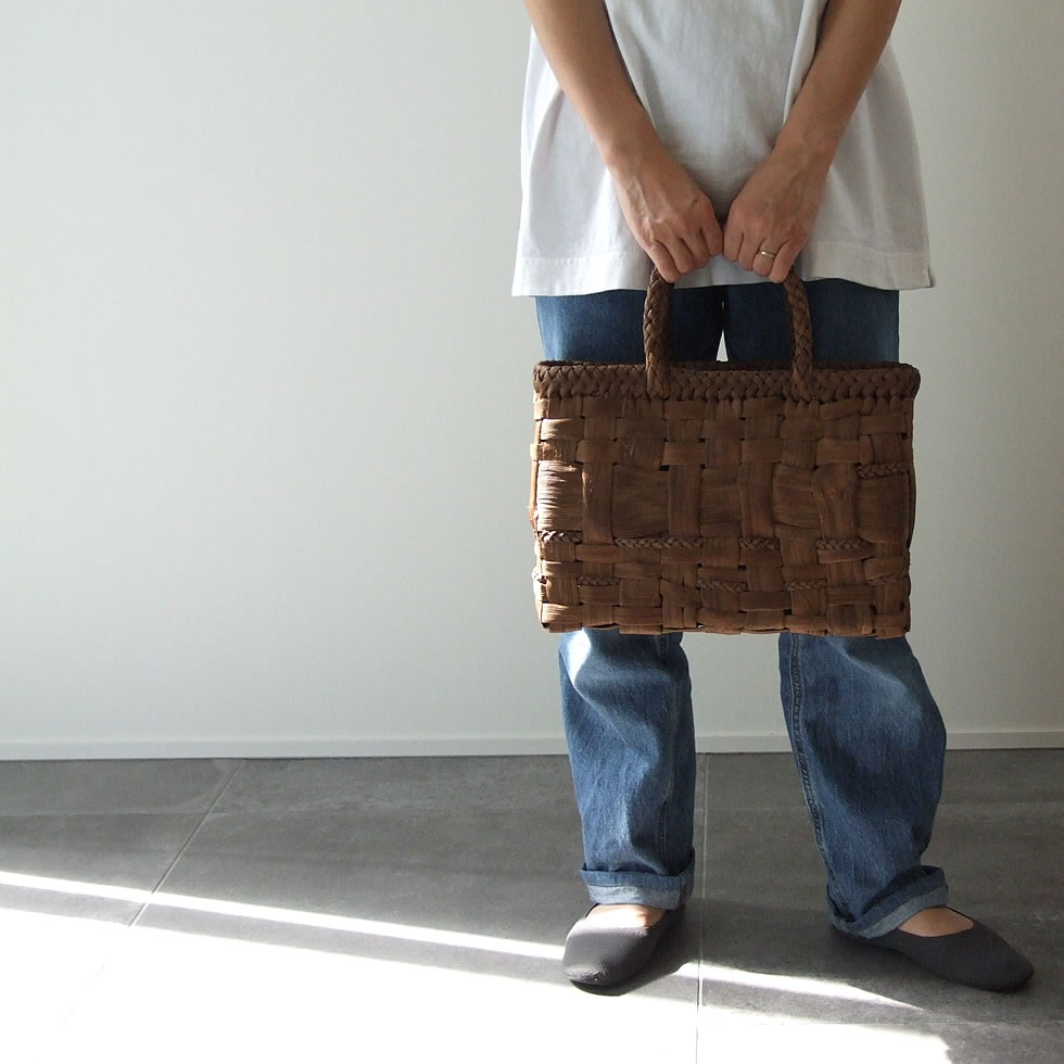 純国産 山形県 山葡萄かごバッグ 横に極太ひごの乱れ編み 三つ編み