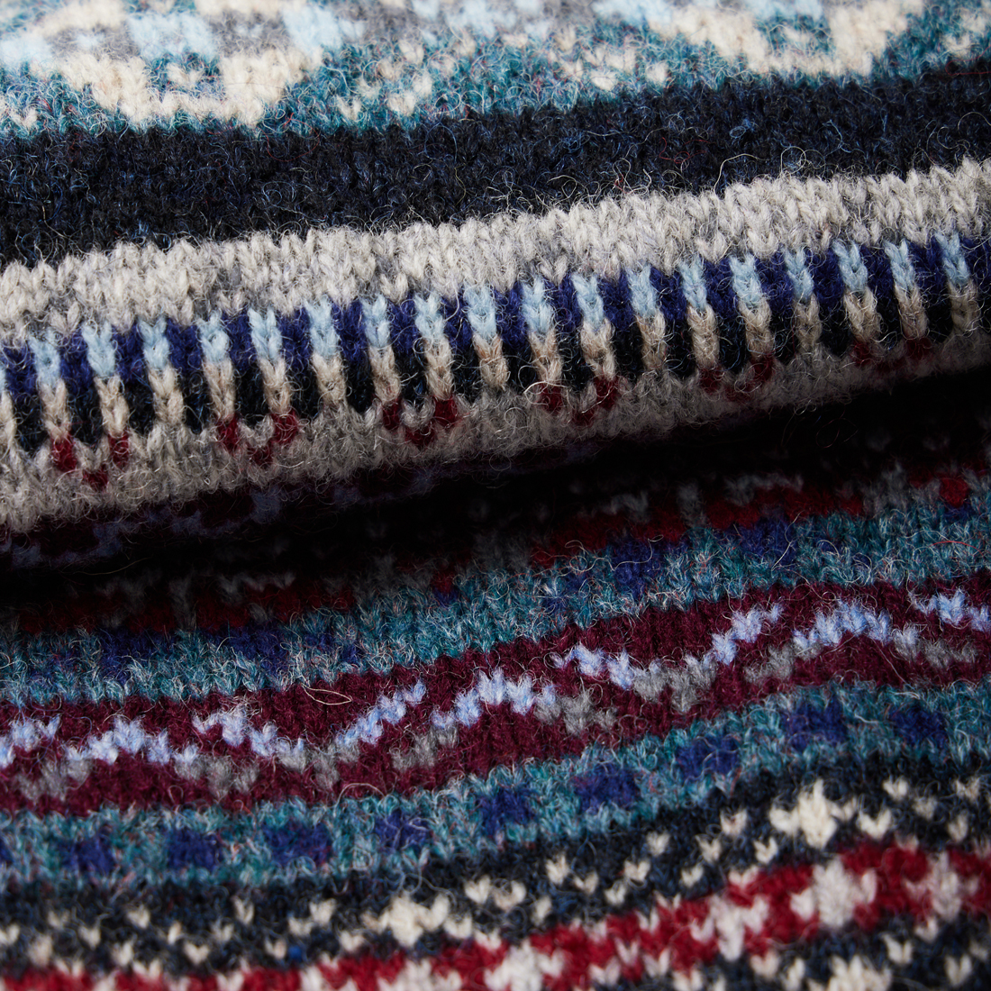 Jamieson's of Shetland JAMIESON'S ジャミーソンズ フェアアイル柄 V