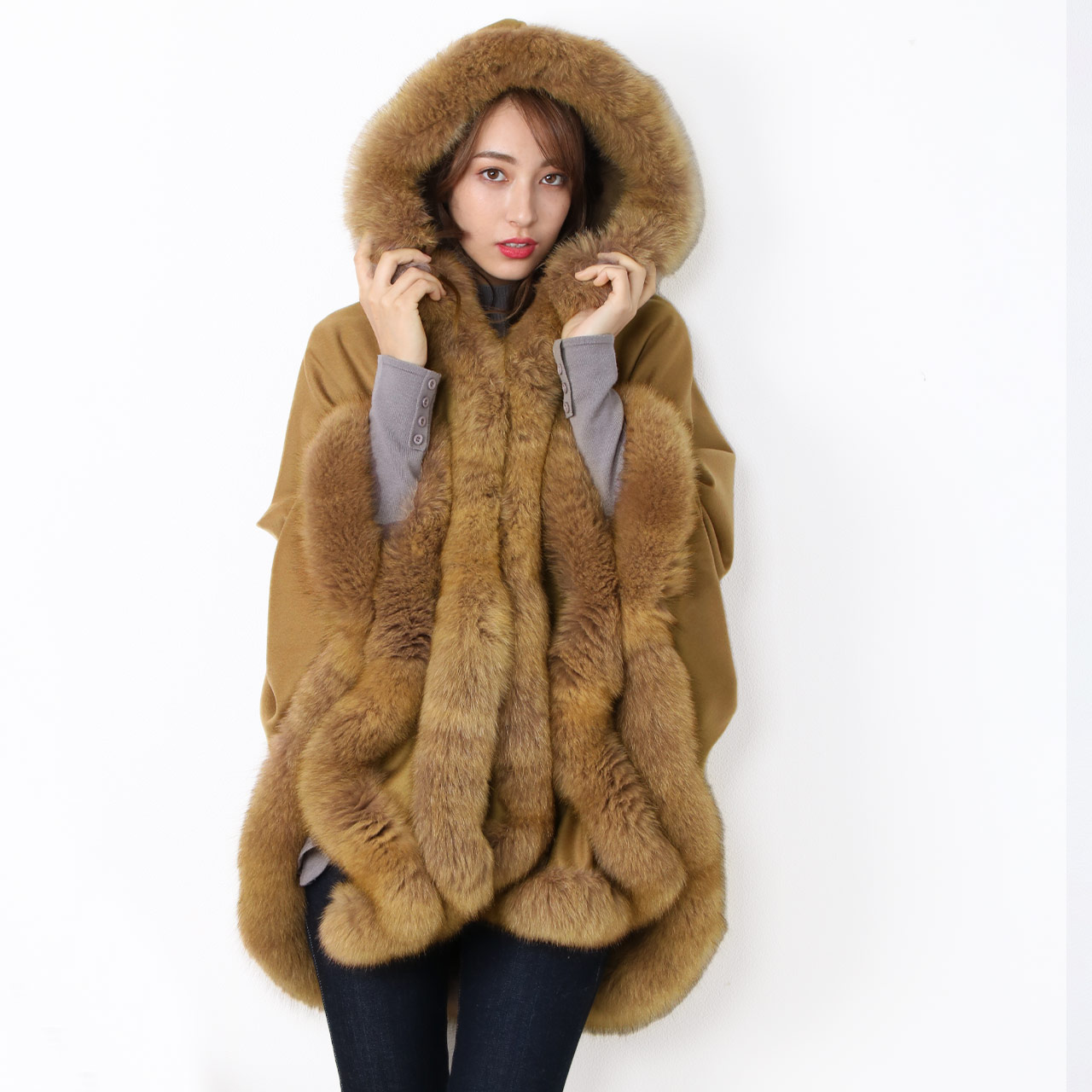 PIACENZA（ピアチェンツァ） カシミヤ ケープ SAGA フォックス ファー