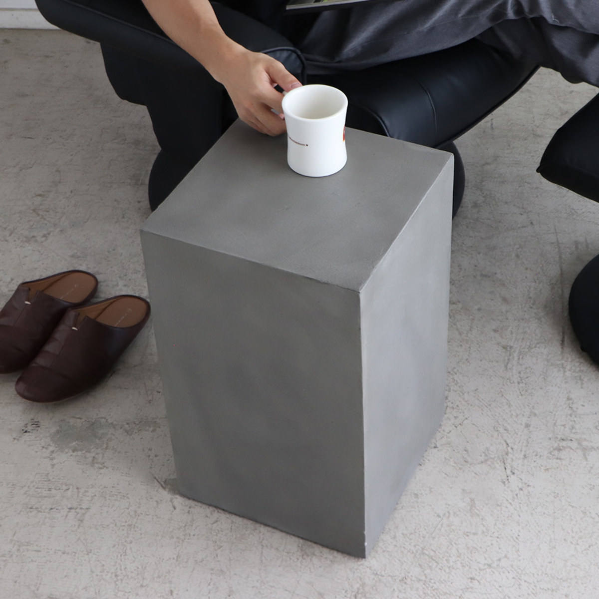 東馬（Tohma） サイドテーブル ディスプレイブロック 高さ50.5cm UP