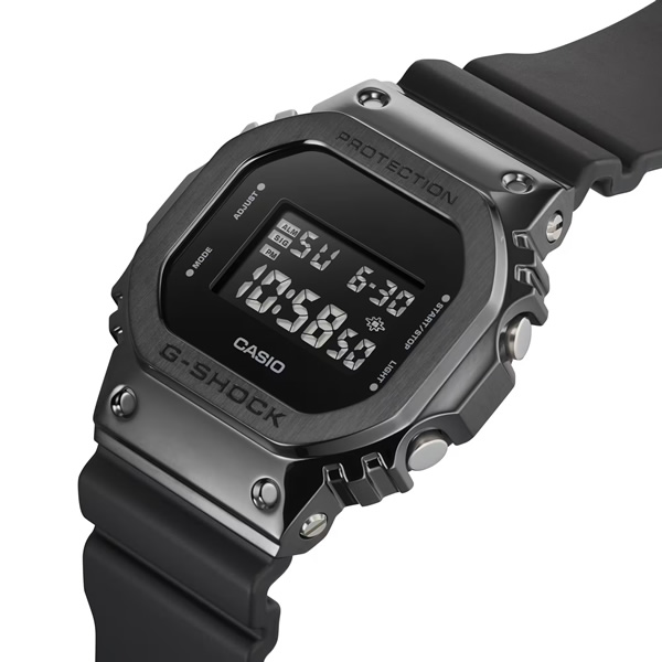 G-SHOCK カシオ CASIO メタルカバード 5600 GM-5600UB-1JF メンズ 電池