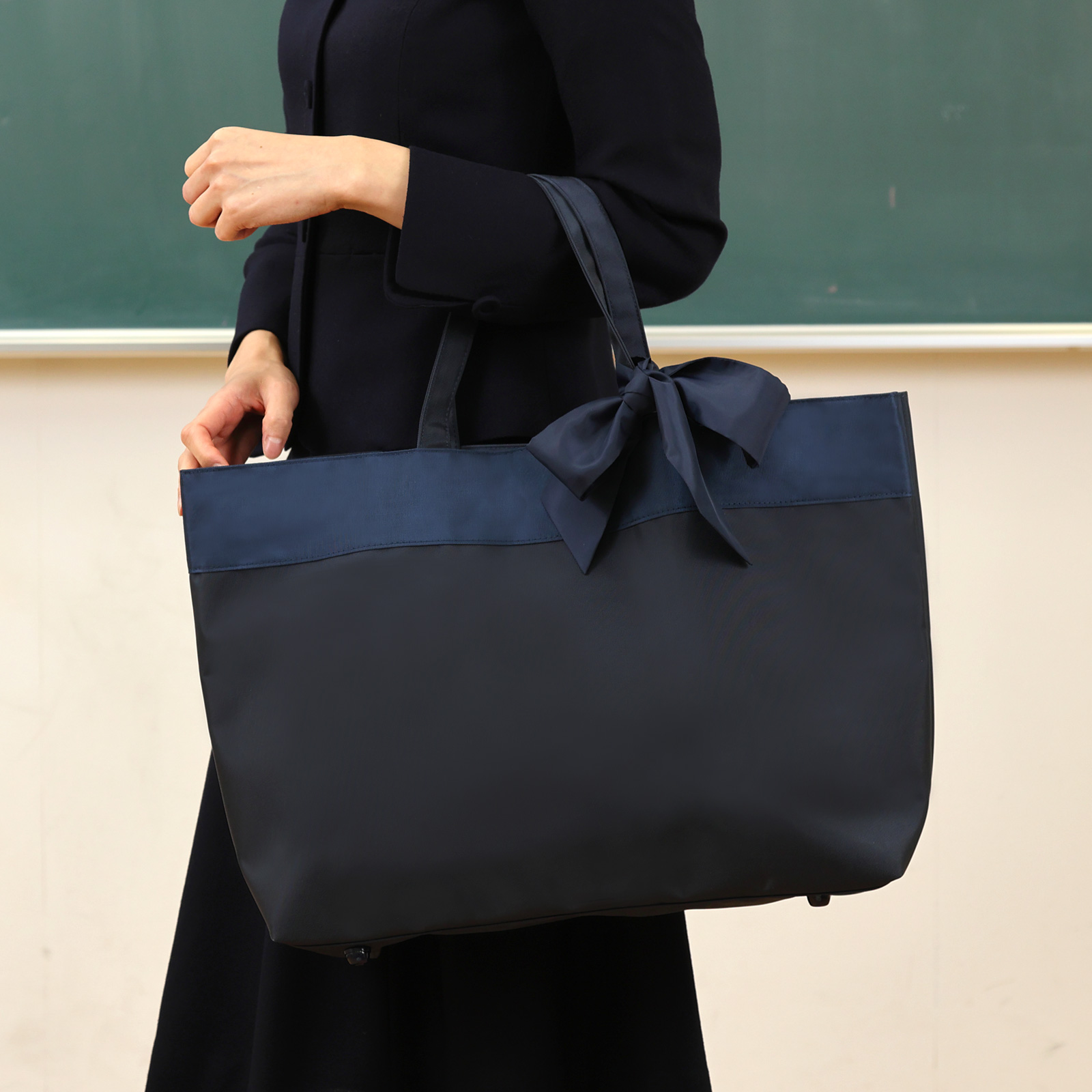 A3サイズ対応 完全日本製 平織 軽量ビッグトート 黒 紺 同色スカーフ