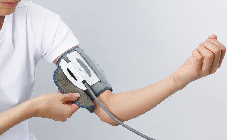 タニタ 上腕式デジタル血圧計 ホワイト BP-223-WH ( 1台 )/ タニタ