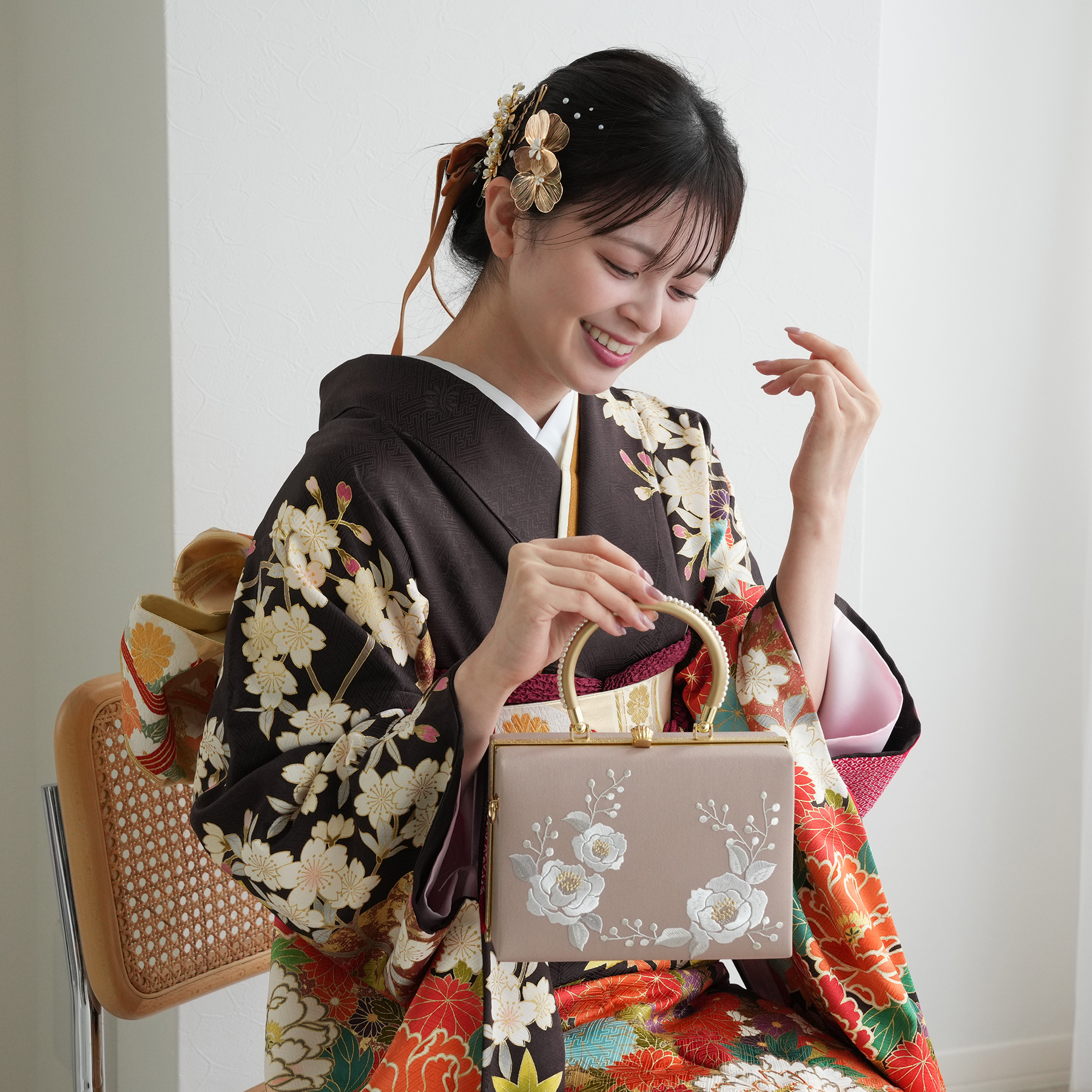 バッグ 成人式 パールハンドル 山茶花刺繍バッグ 日本製 礼装 振袖