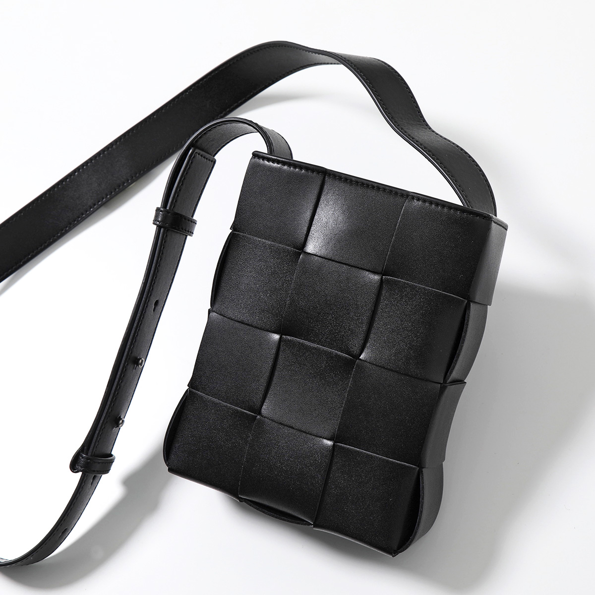 BOTTEGA VENETA（ボッテガ・ヴェネタ） ショルダーバッグ CASSETTE
