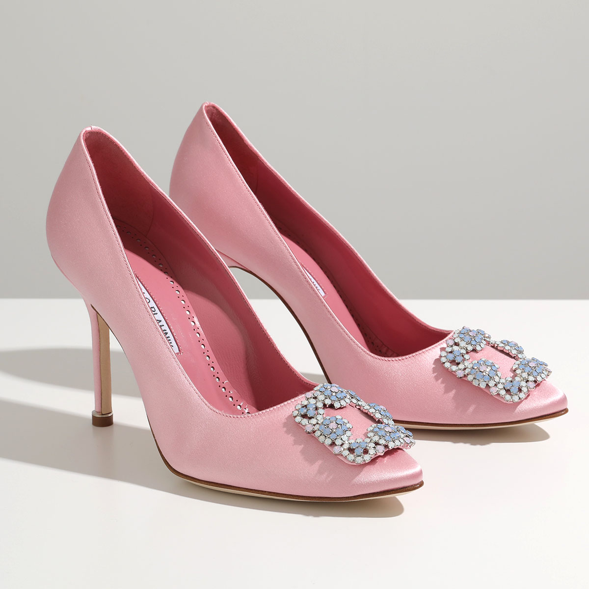MANOLO BLAHNIK（マノロブラニク） パンプス HANGISI OPAL SATIN 105