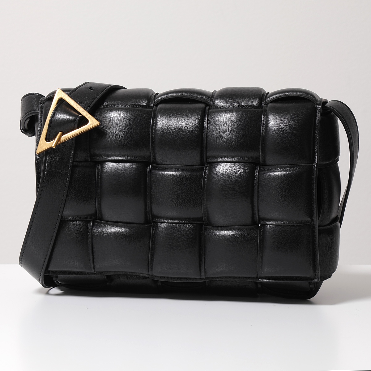 BOTTEGA VENETA（ボッテガ・ヴェネタ） ショルダーバッグ パデッド