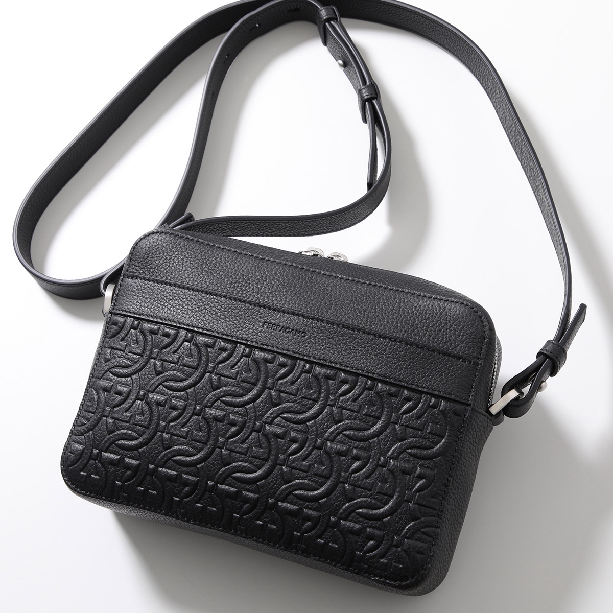 FERRAGAMO（フェラガモ） ショルダーバッグ TRAVEL EMBOSSED BLOCCO 24