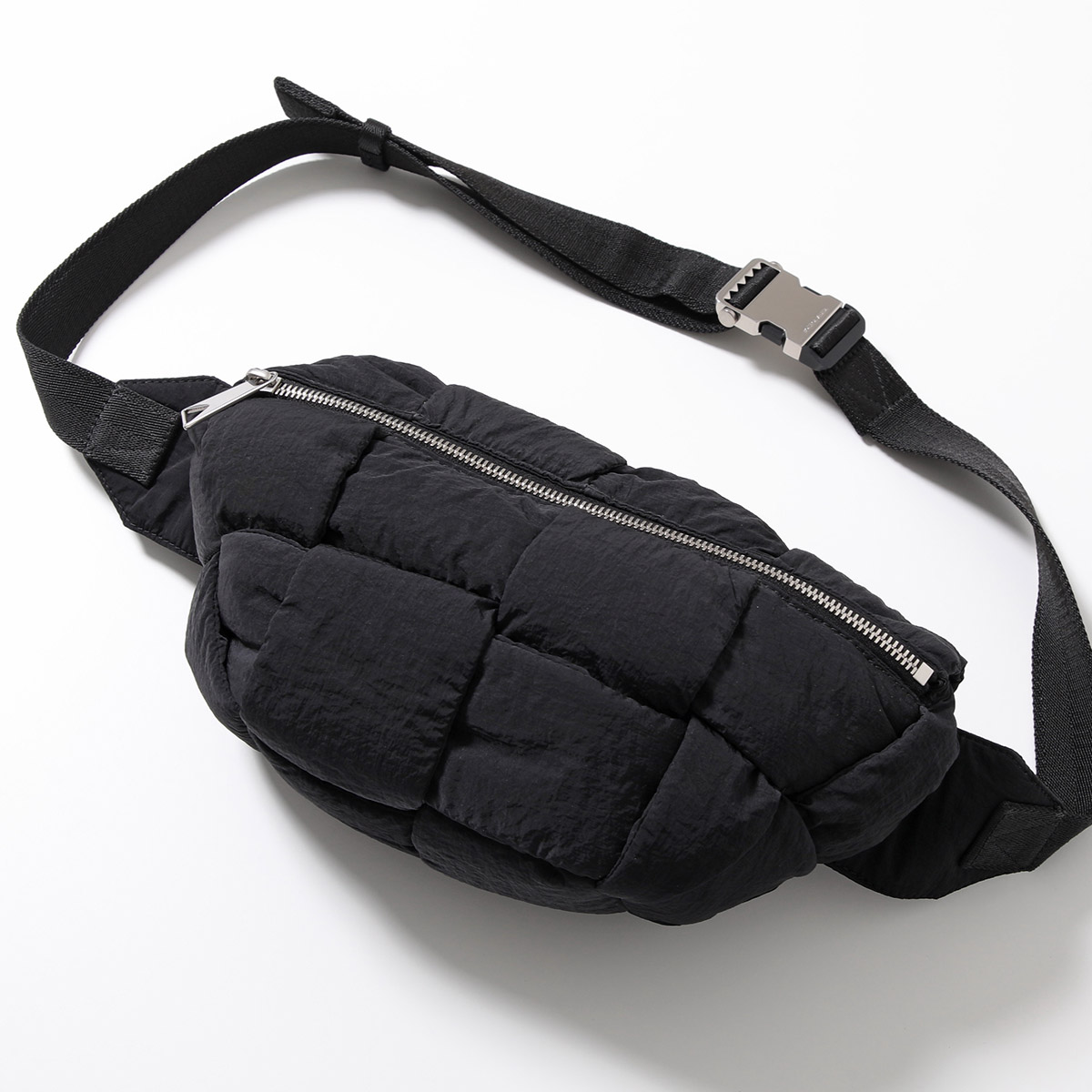 BOTTEGA VENETA（ボッテガ・ヴェネタ） ボディバッグ CASSETTE