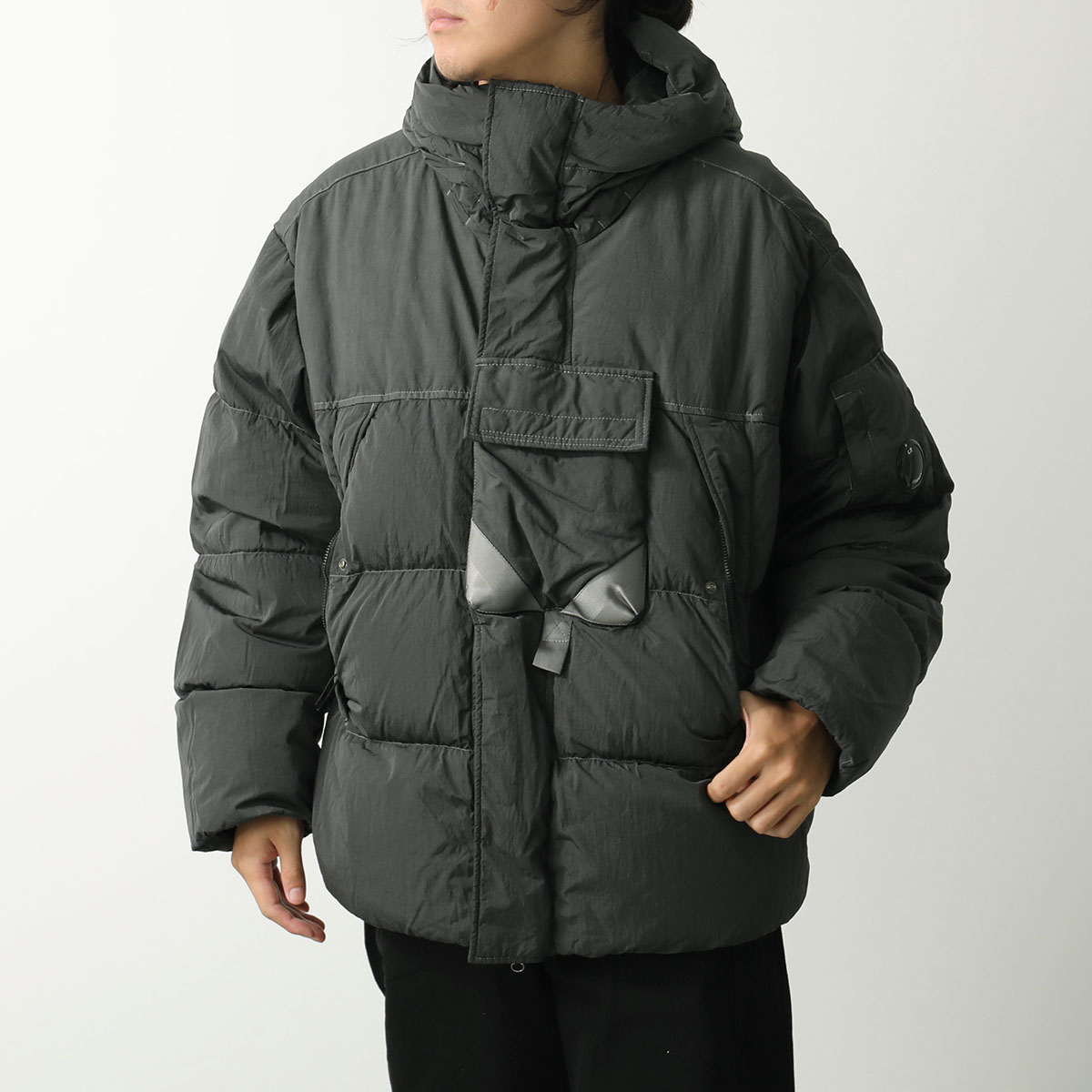 C.P. COMPANY（シーピーカンパニー） ダウンジャケット Eco-Chrome R