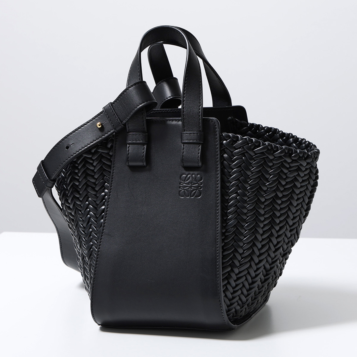 LOEWE（ロエベ） ショルダーバッグ HAMMOCK COMPACT ハンモックバッグ