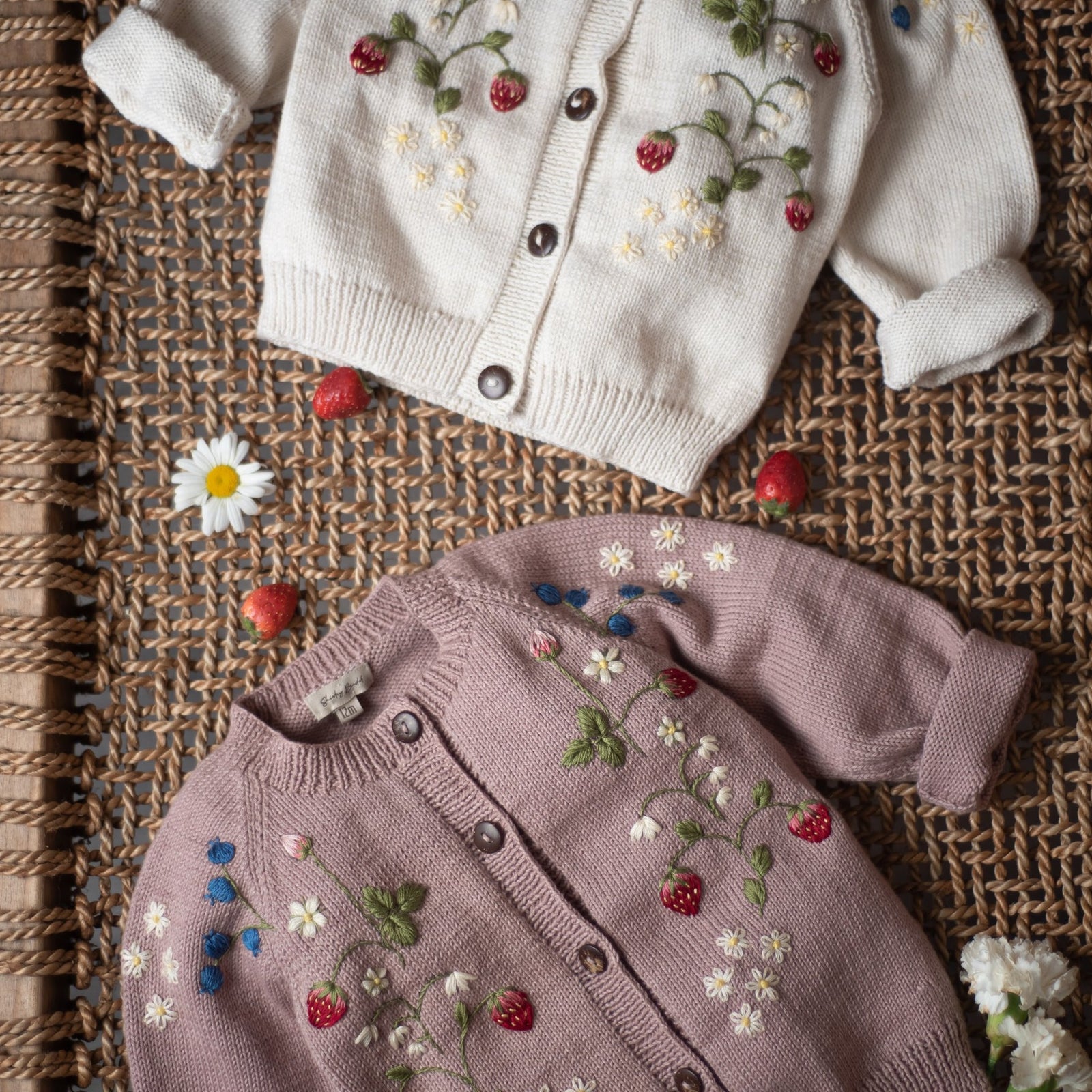 Strawberry cardigan (Cotton) - Dahlia | Shirley Bredal Online Shop