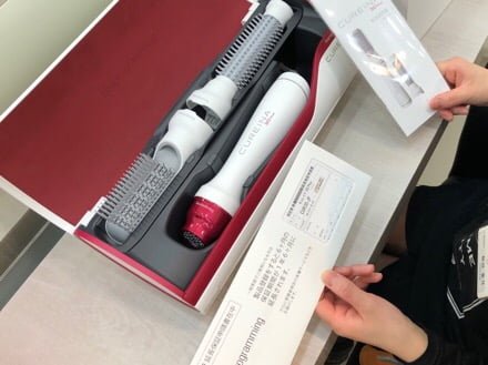 新作人気美容家電 】「 キュレイナ3d plus 」は普通のくるくる