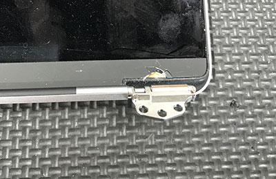 MacBook Proのベゼル割れと液晶パネル交換の修理 | パソコン修理ならPC本舗