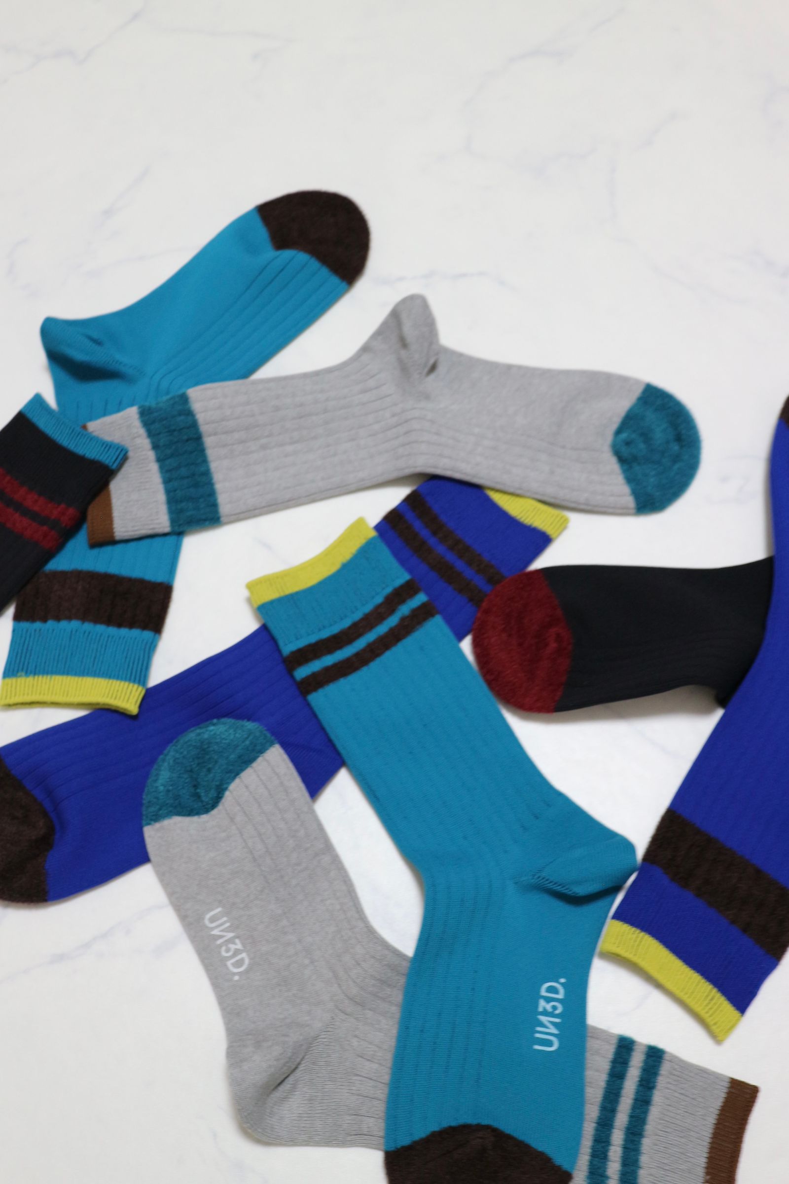 UN3D. - ASYMME BORDER LINE SOCKS / アシメボーダーラインソックス