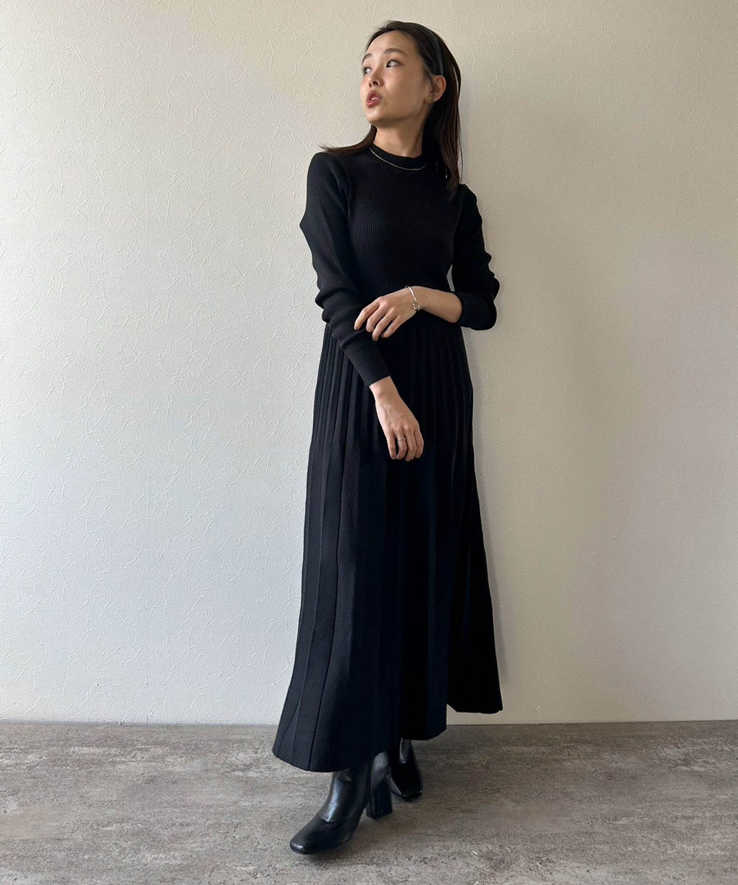 プリーツフレアニットワンピース – Sirin Online Store