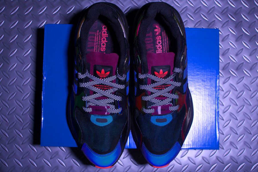 adidas ZX ALKYNE atmos “NEO TOKYO” 未来を表現した極彩色