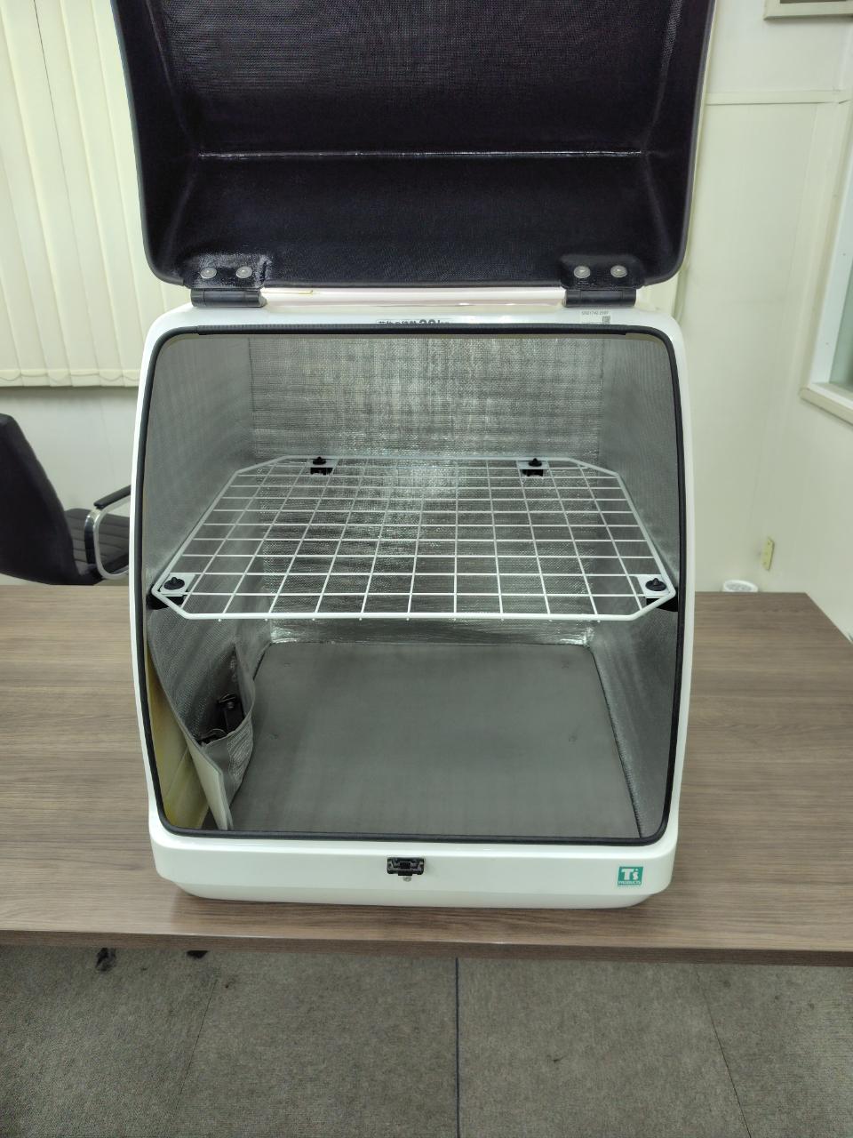 送料無料】【中古品】リヤBOX MB30-CS（中棚付き）スタンダード