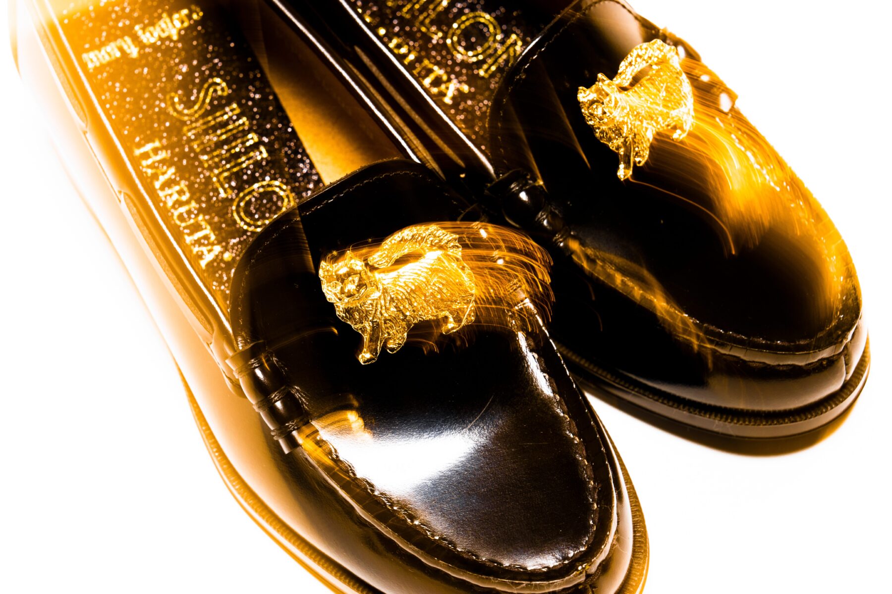 SIIILON×HARUTAのコラボローファーが発売！ビジュアルにはアーティスト