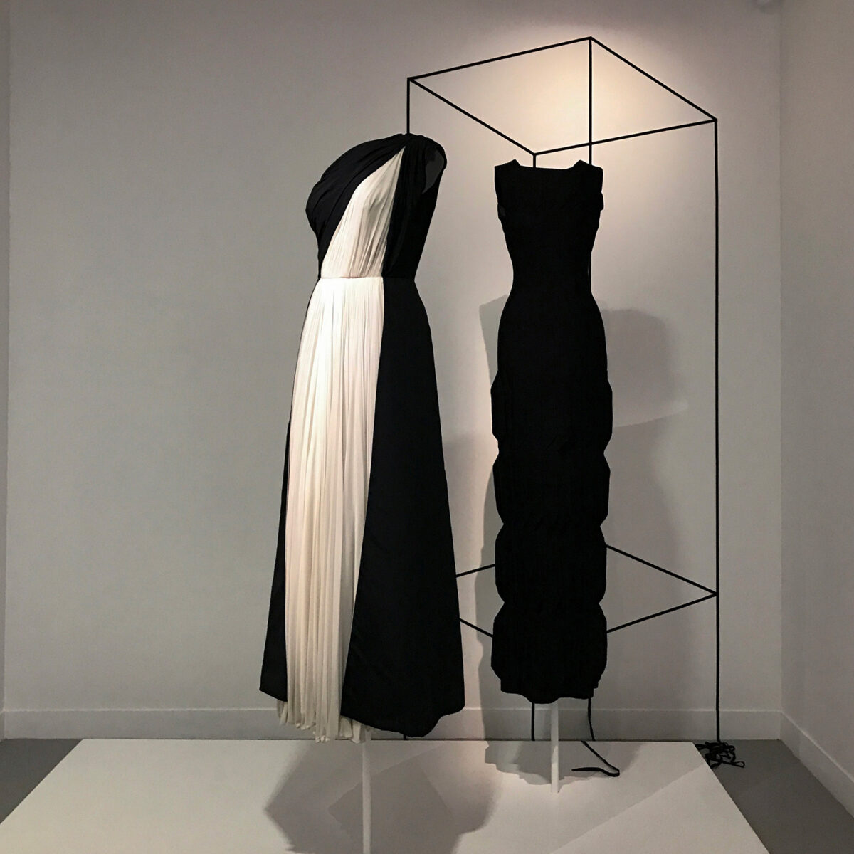 グレとアライア、ふたりの布の彫刻家。モードを超えたドレス – 装苑ONLINE
