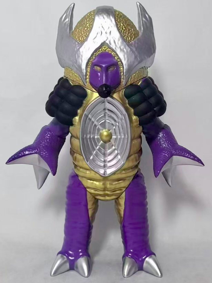 Y・MSFの［ウルトラソフビシリーズ］第13弾「宇宙怪人ストラ星人」出現