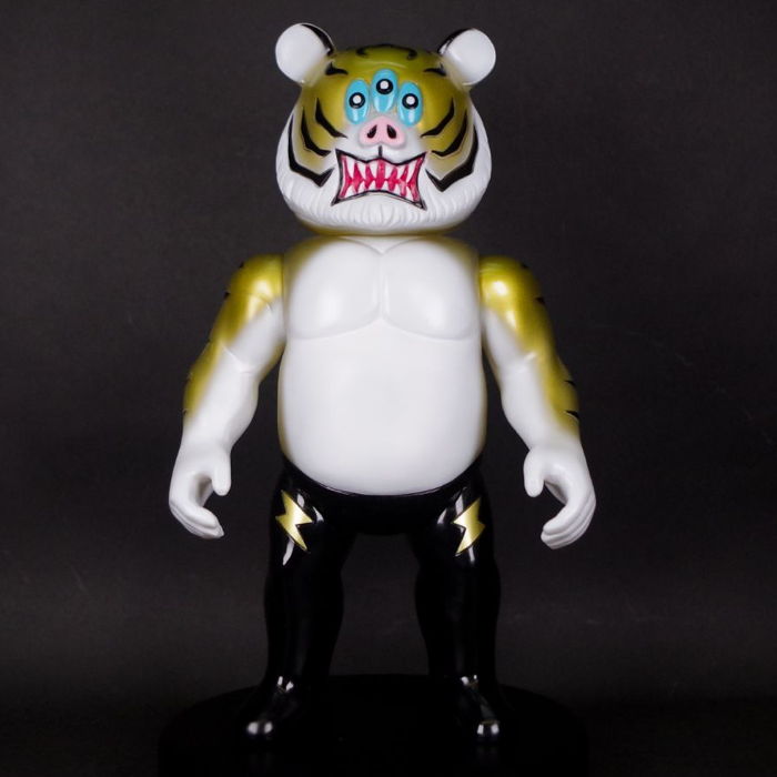 アートジャンキー x One up. ブタイガー レッド ソフビ アート