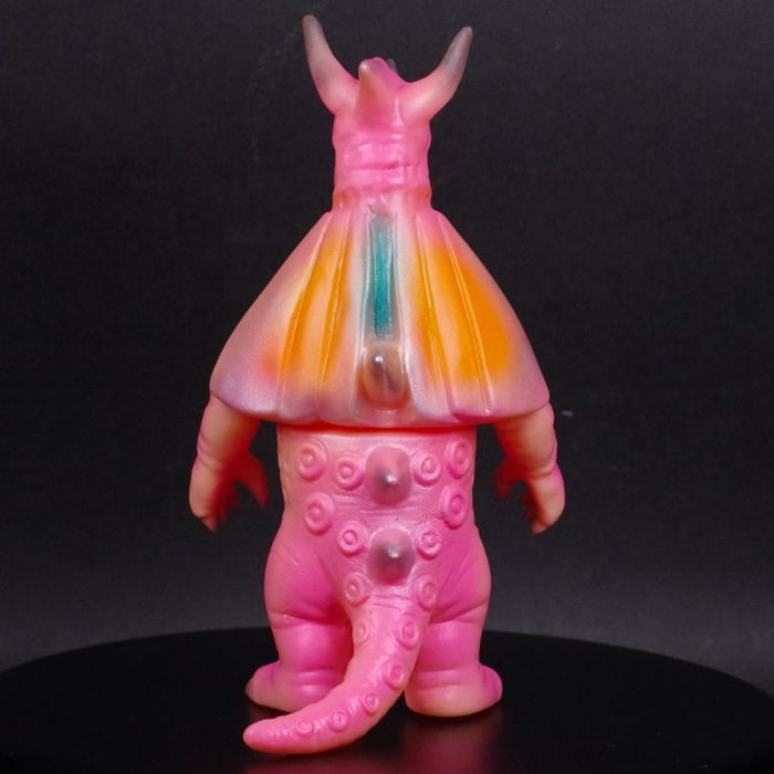 ブルマァクの幻の金型よりミドルサイズ「コスモリキッド」も「ピンク