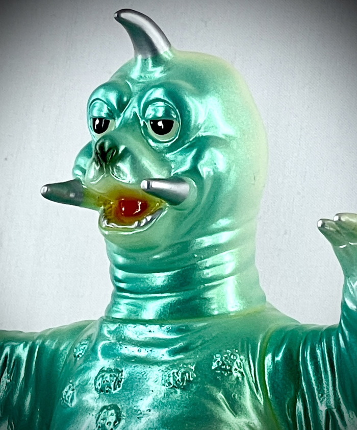 M1号からはブルマァク復刻版「ペギラ蓄光版」、そして鵜川薫さん彩色