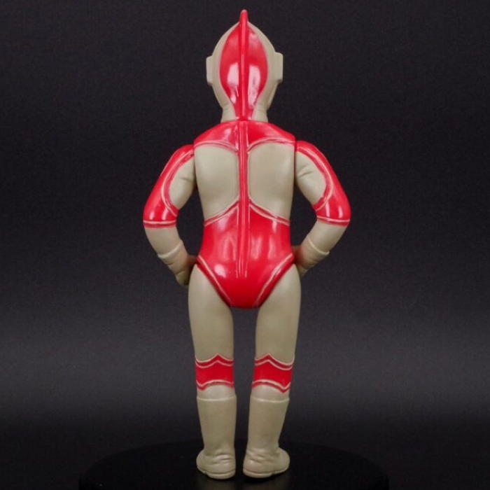 TSUBURAYA CONVENTION 2025」ブルマァクの新作5点が墓場の画廊ブースに