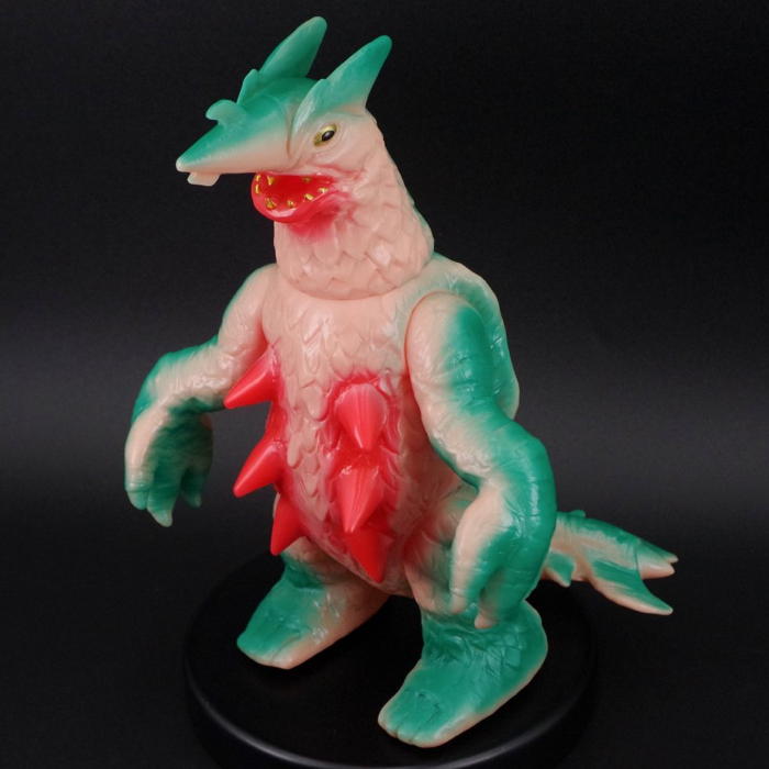 ブルマァクの「怪魚超獣ガラン」が「カタログカラー」となってショップ