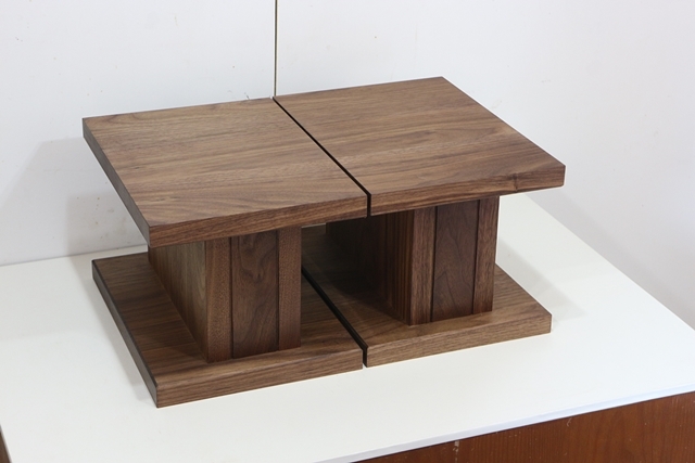 無垢材のスピーカースタンド