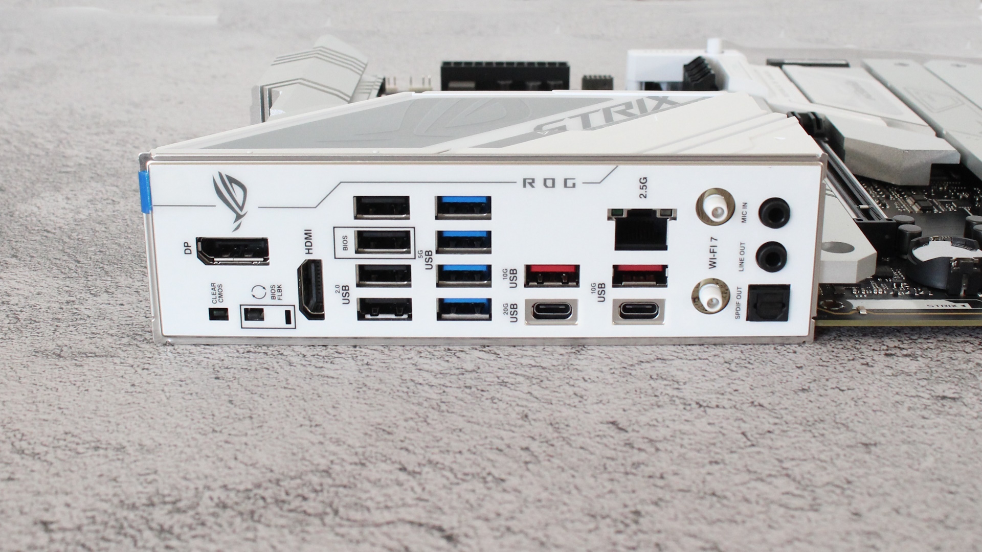 Asus ROG Strix Z790-A Gaming Wi-Fi II - Review 2023 - PCMag Middle