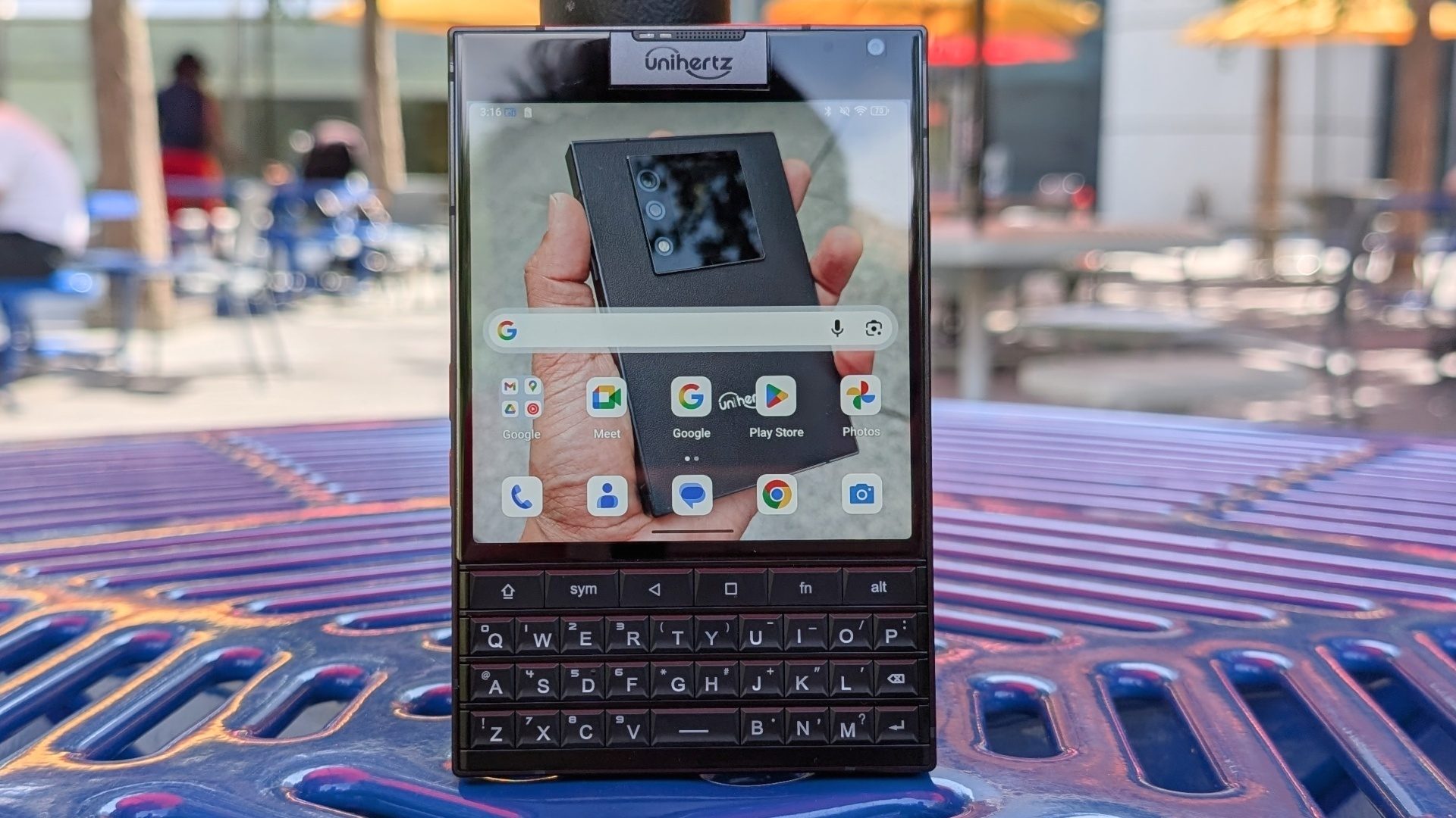 Unihertz Titan 2 - Review 2025 - PCMag Middle East