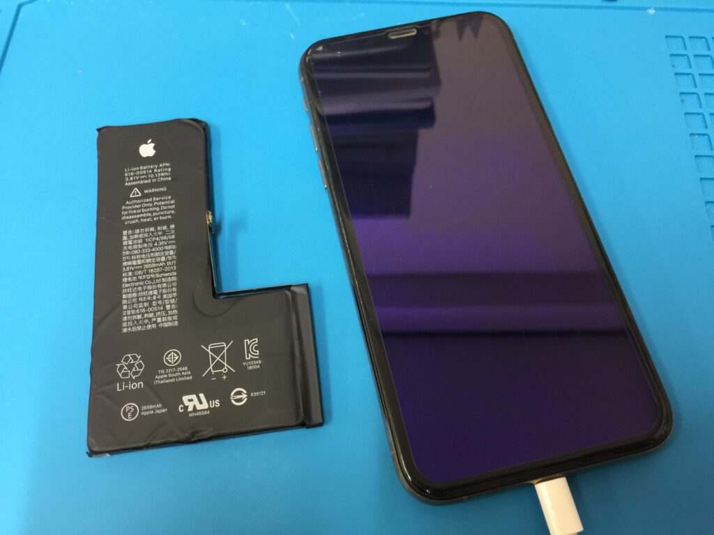 バッテリー最大容量76%のiPhoneXS のバッテリーを交換しました