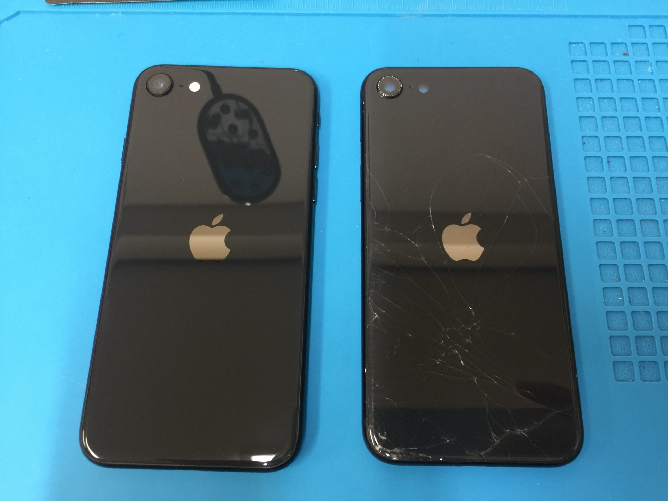 iPhoneSE2ブラックの背面ひび割れはバックパネル交換で対応できます